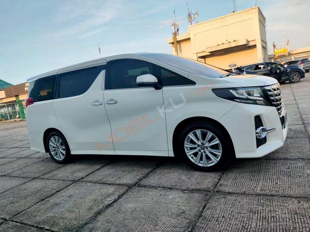 Mobil Toyota Alphard 2015