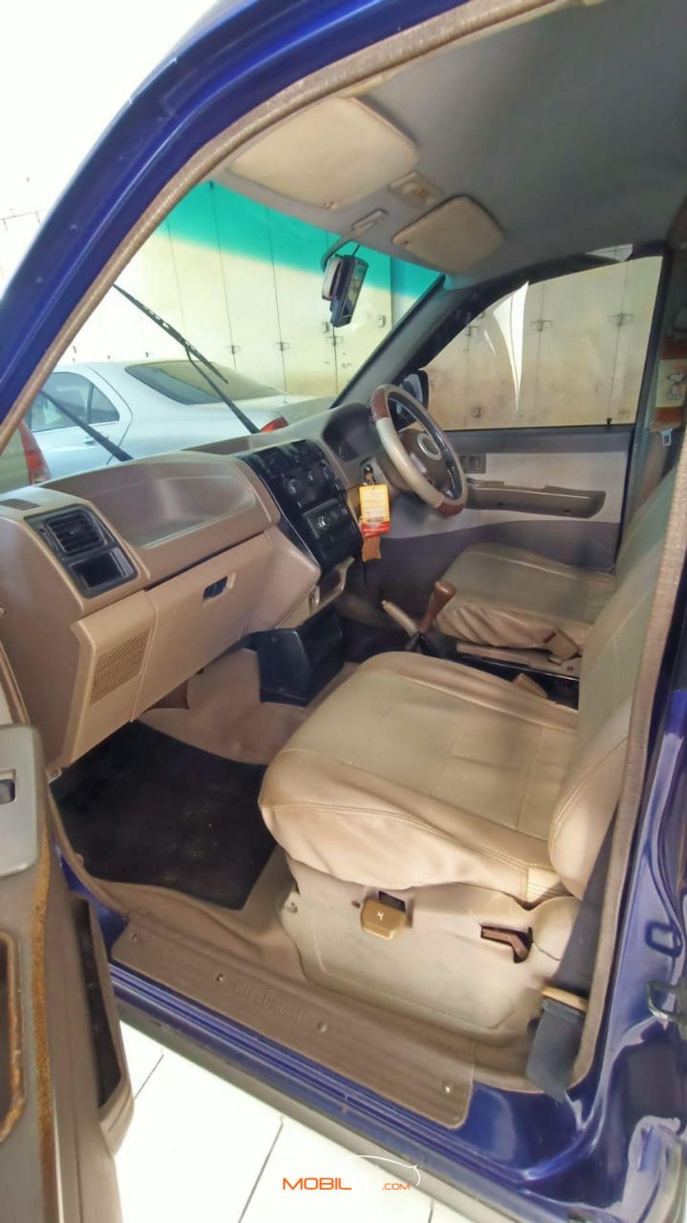 Mobil Mitsubishi Kuda 2005