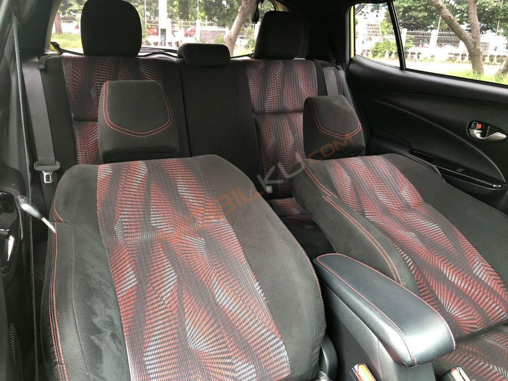 Mobil Toyota Yaris 2020