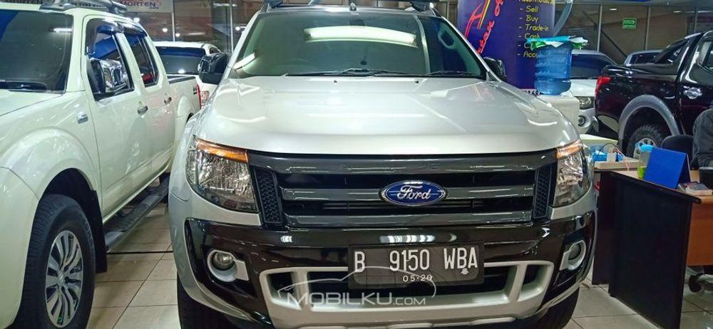 Mobil Ford Ranger 2014