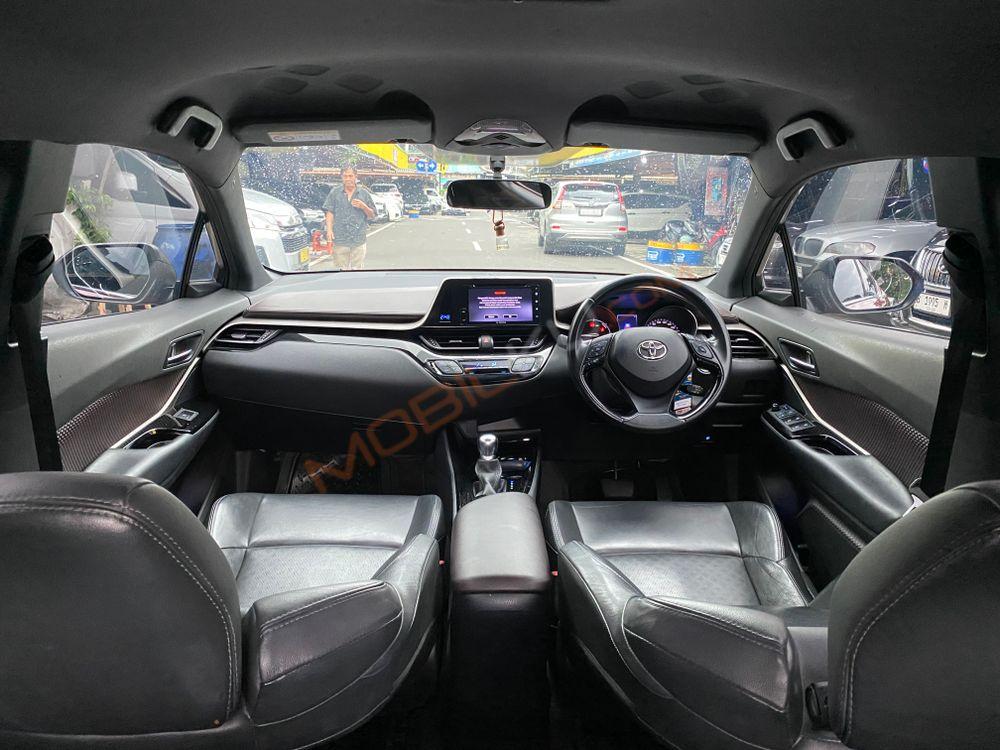 Mobil Toyota C-HR 2021