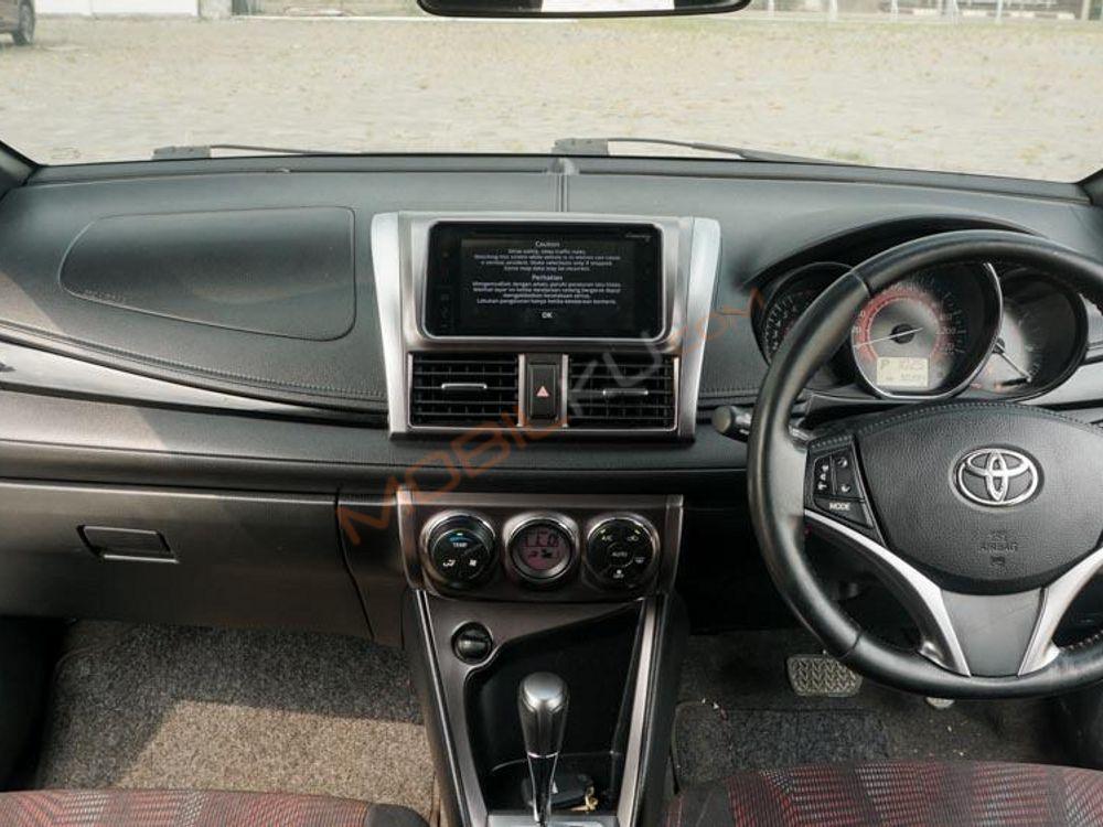 Mobil Toyota Yaris 2014
