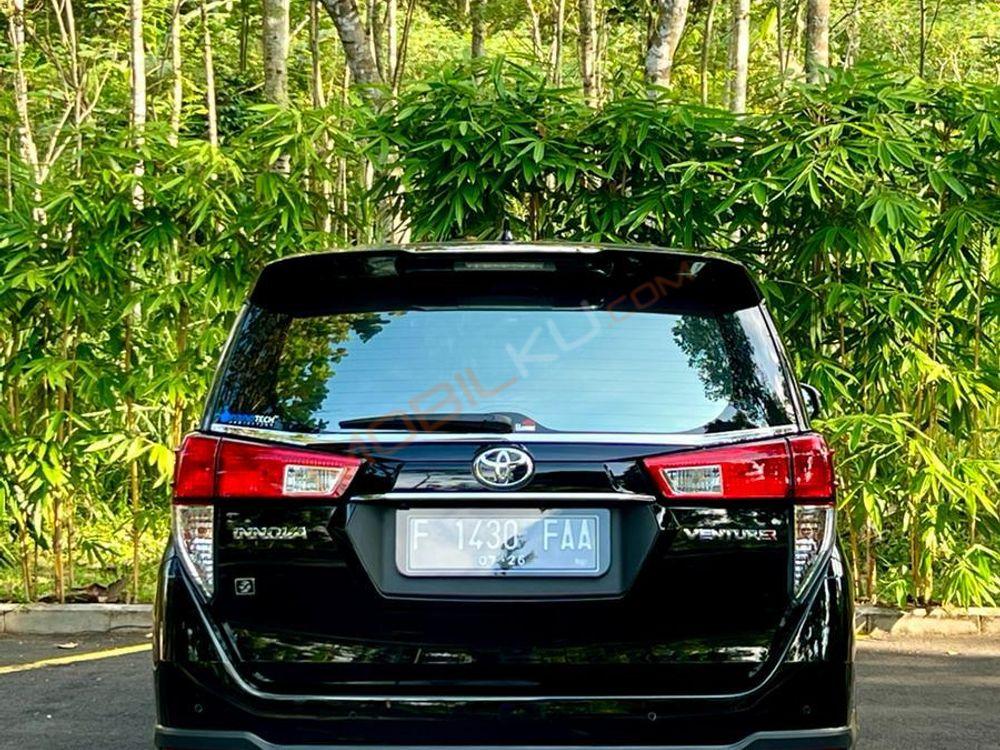 Mobil Toyota Kijang Innova 2021