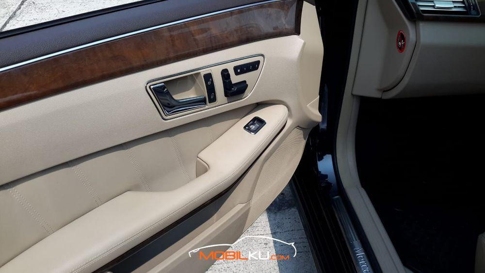 Mobil Mercedes-Benz E-Class 2009
