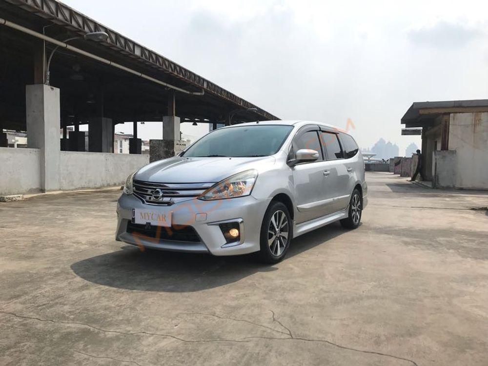 Mobil Nissan Grand Livina 2017