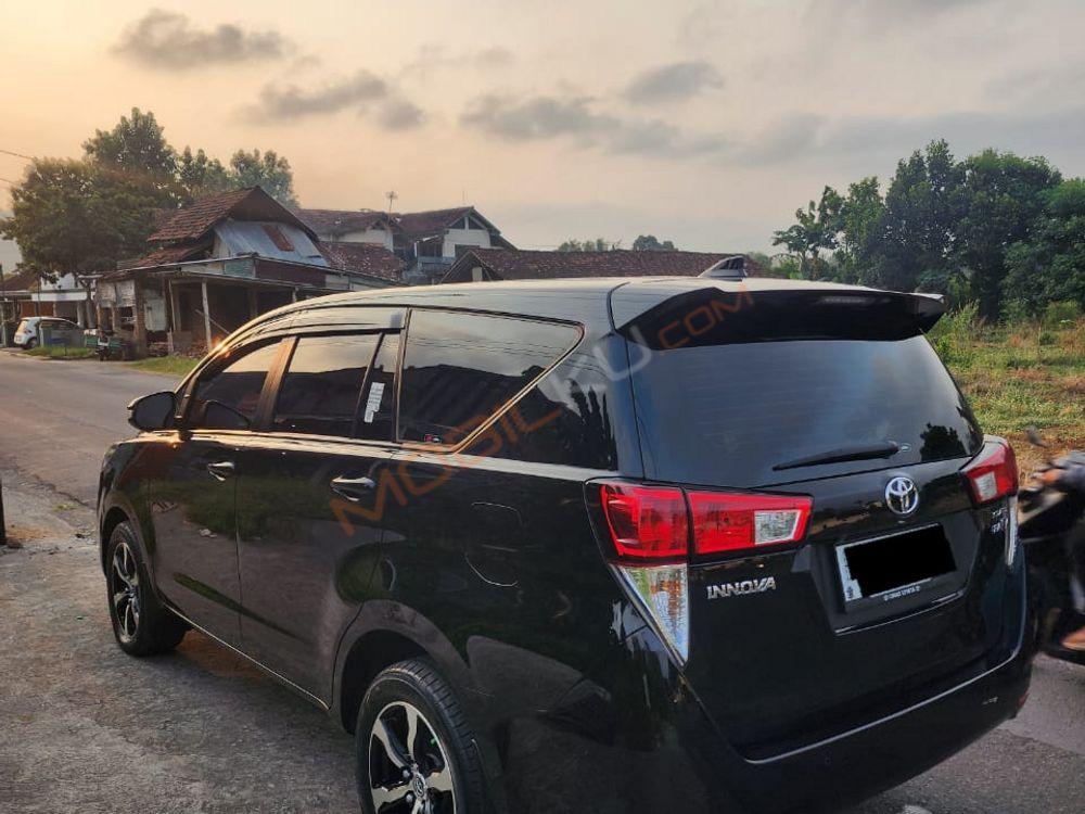 Mobil Toyota Kijang Innova 2022