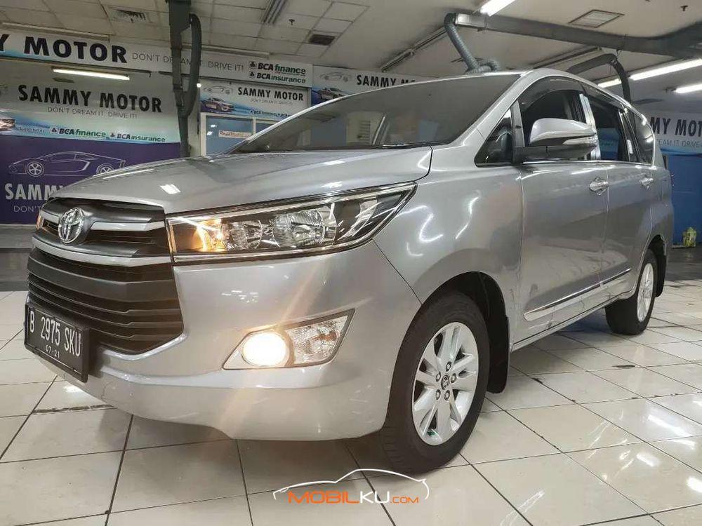 Mobil Toyota Kijang Innova 2016