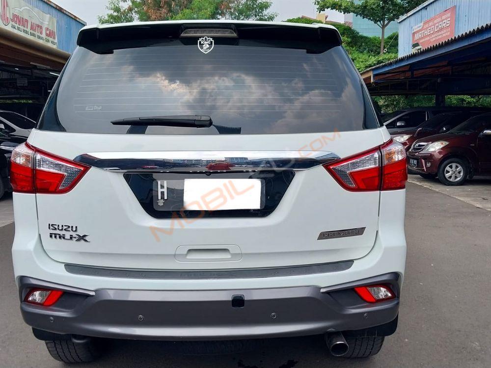 Mobil Isuzu MU-X 2017