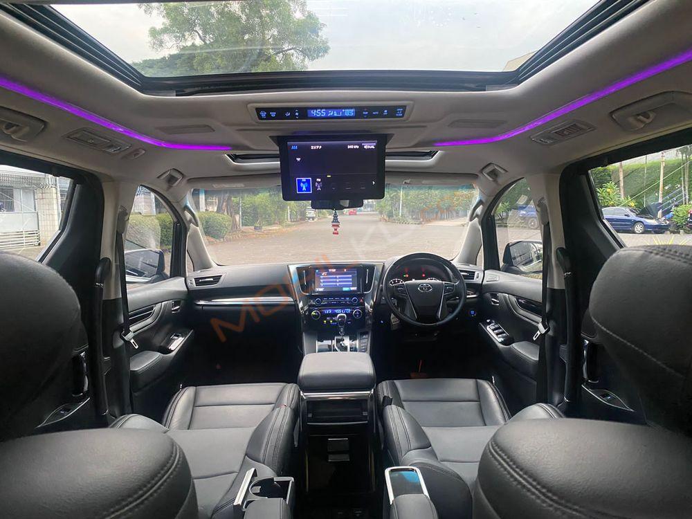 Mobil Toyota Vellfire 2015