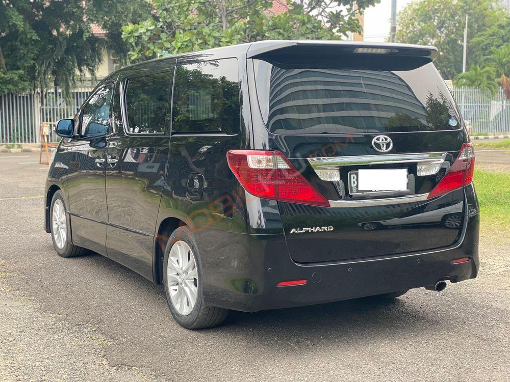 Mobil Toyota Alphard 2009