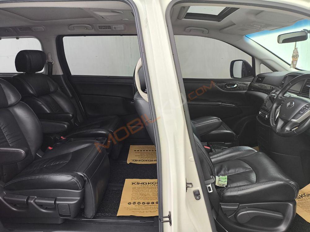 Mobil Nissan Elgrand 2017