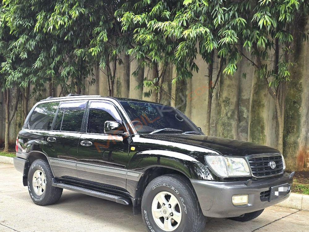Mobil Toyota Land Cruiser 2002