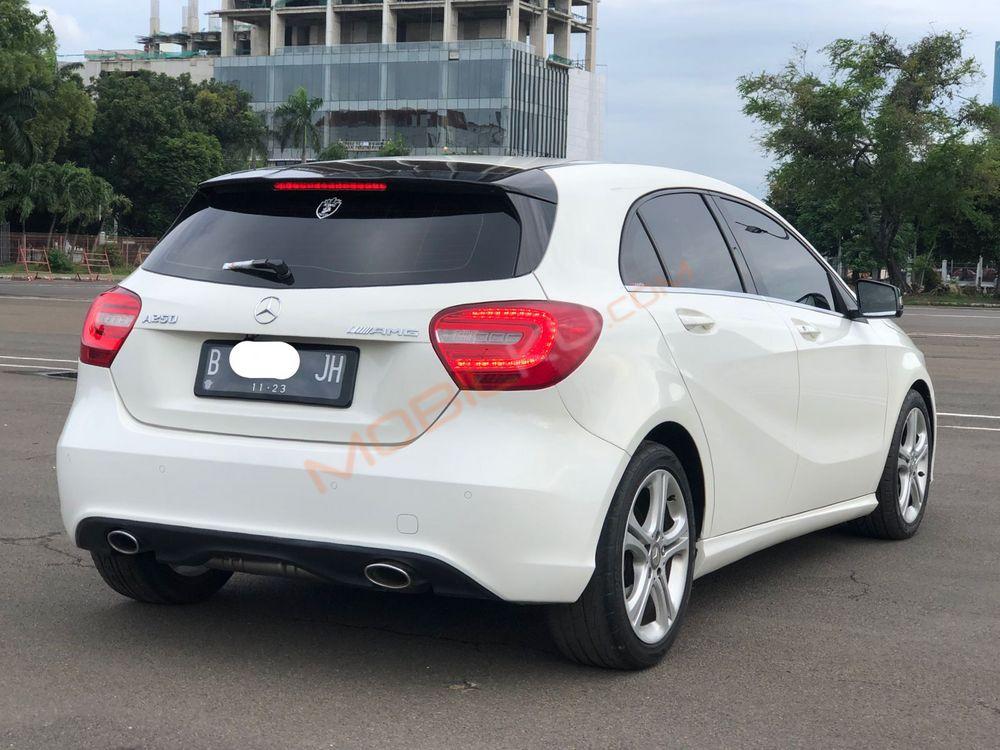 Mobil Mercedes-Benz A-Class 2013