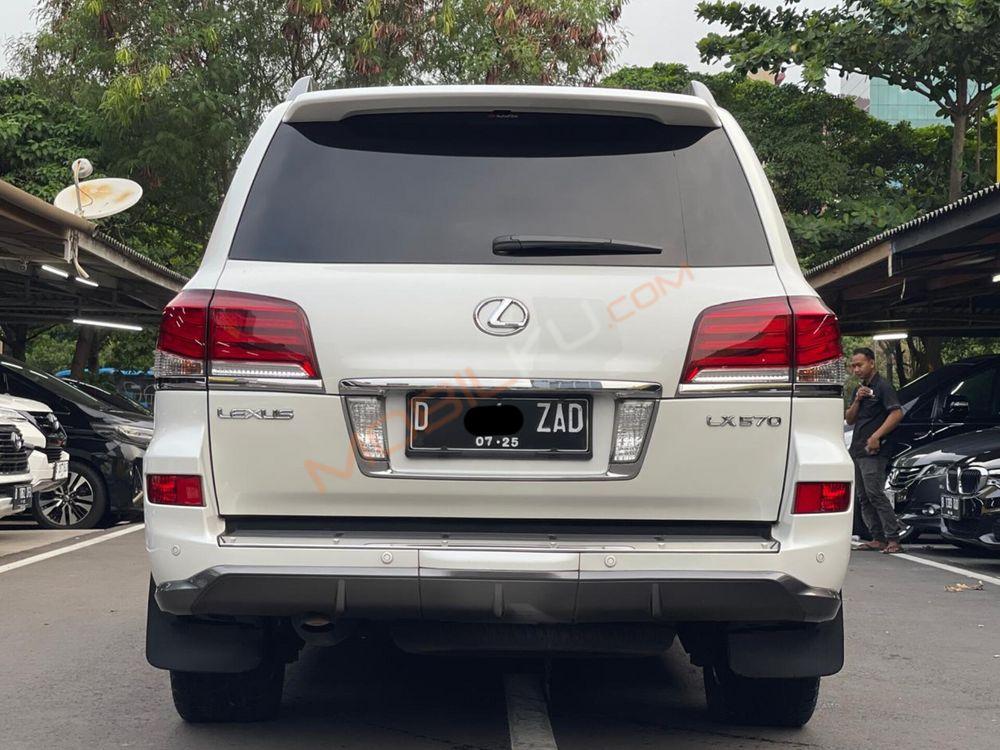 Mobil Lexus LX 2014