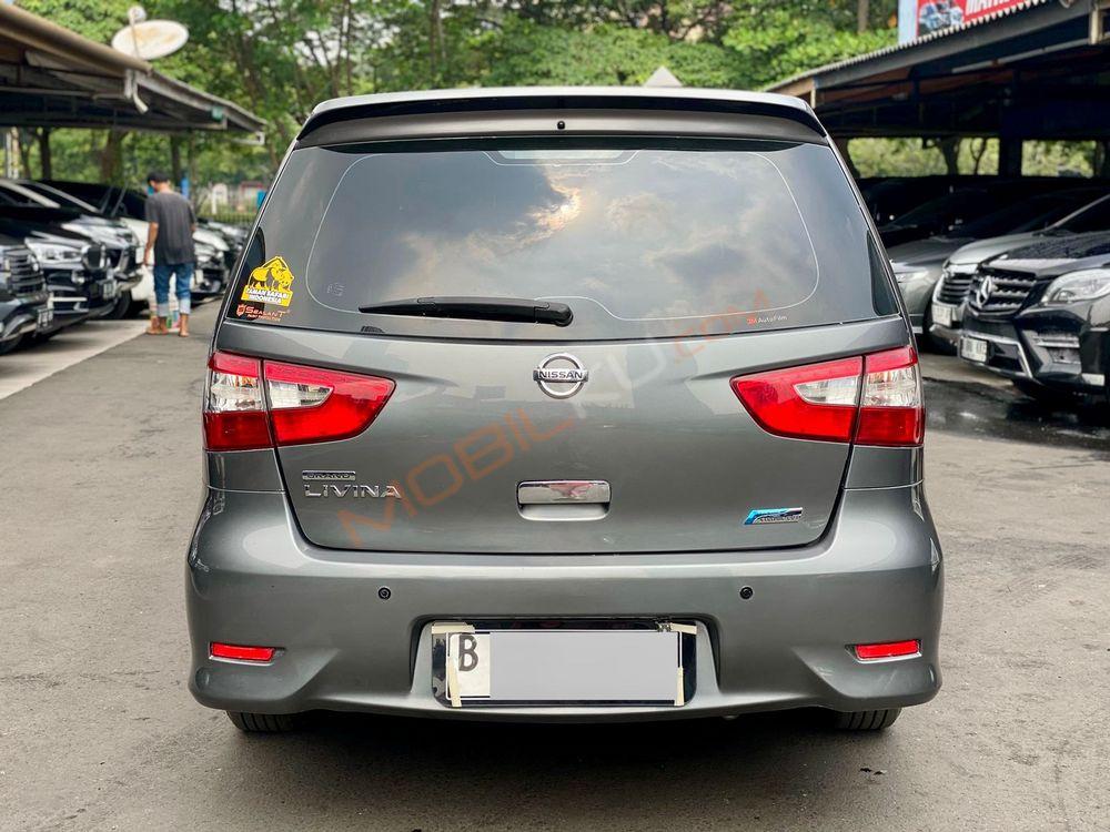 Mobil Nissan Livina 2015