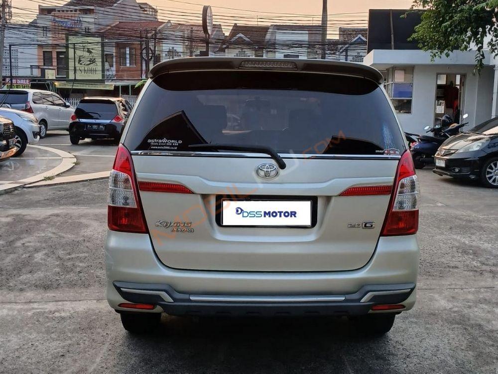 Mobil Toyota Kijang Innova 2014