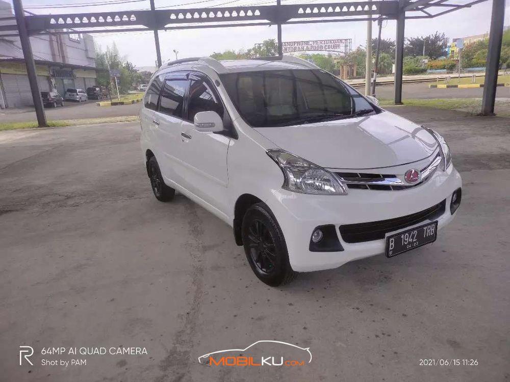 Mobil Daihatsu Xenia 2013