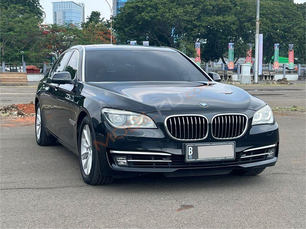 Mobil BMW 7 Series 2014