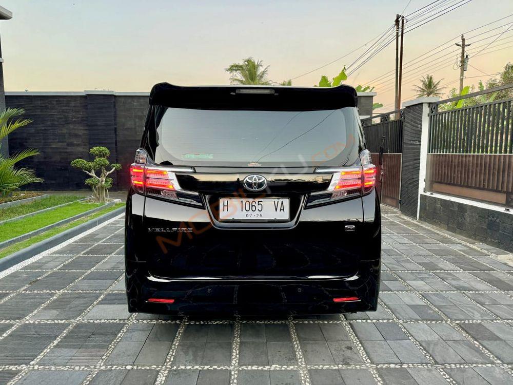 Mobil Toyota Vellfire 2015
