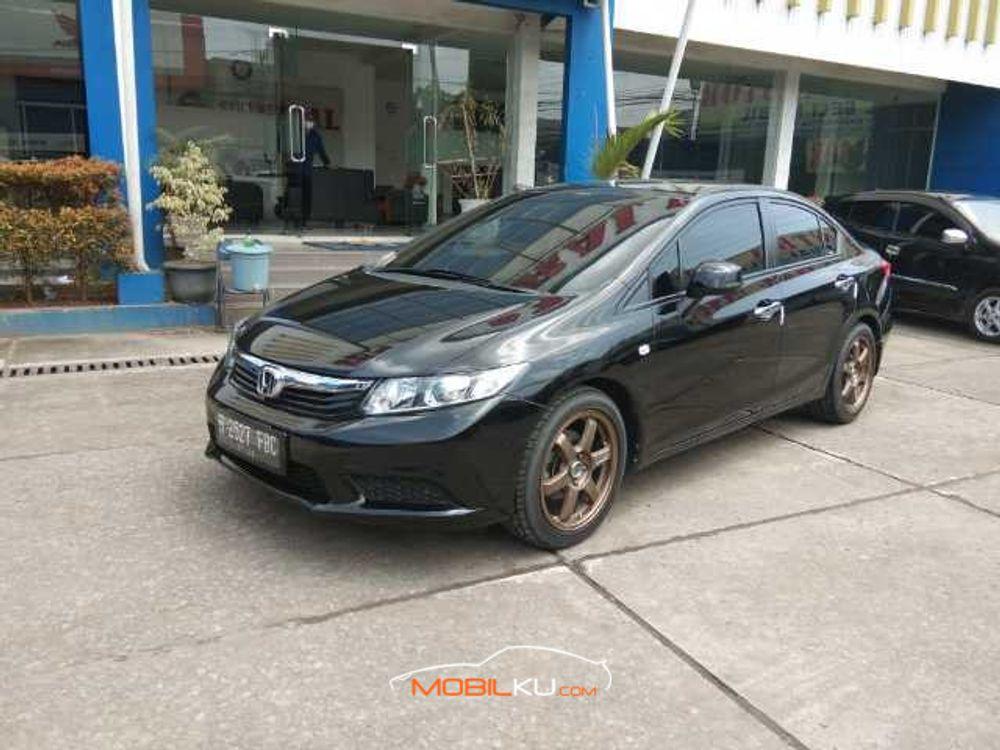 Mobil Honda Civic Sedan 2013