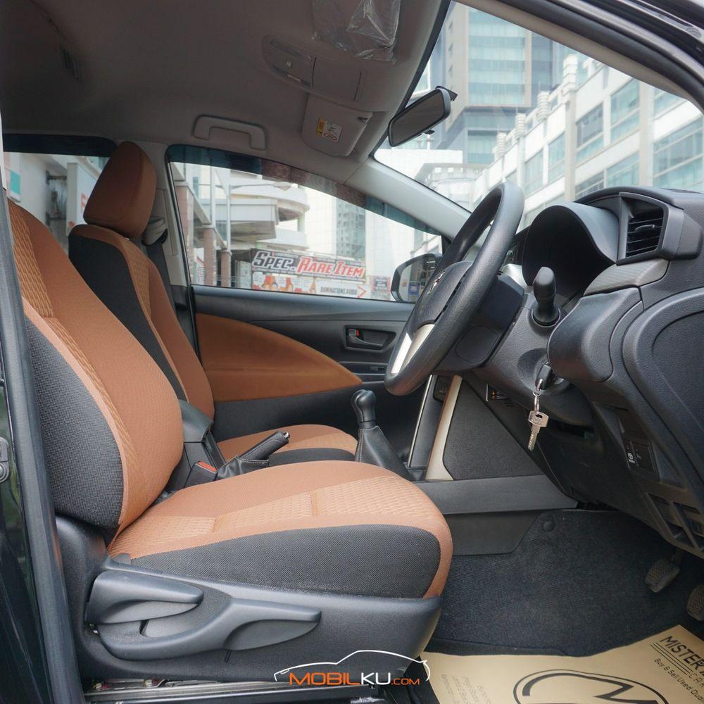 Mobil Toyota Kijang Innova 2019