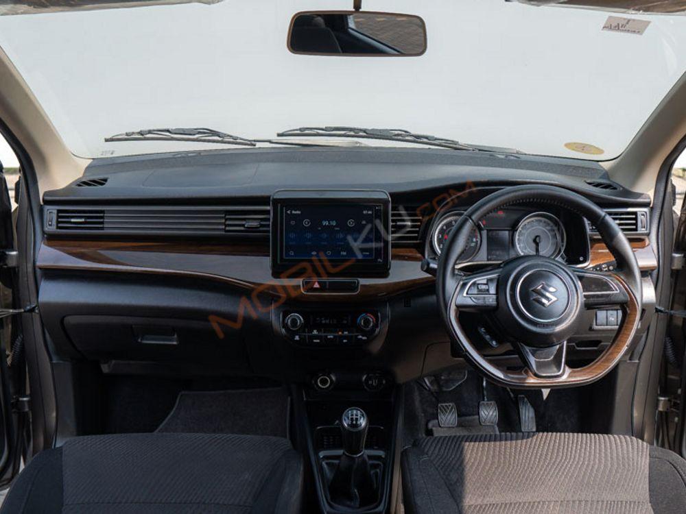 Mobil Suzuki Ertiga 2021