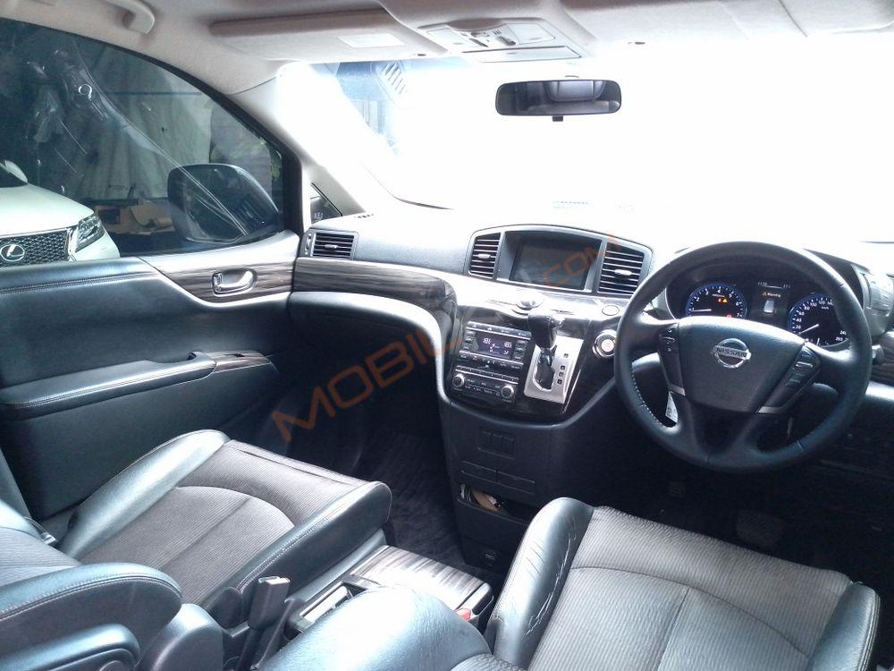 Mobil Nissan Elgrand 2014