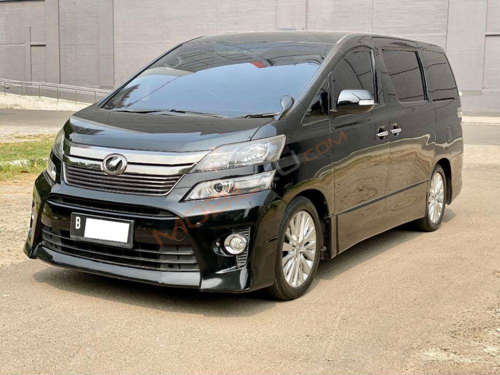 Mobil Toyota Vellfire 2013