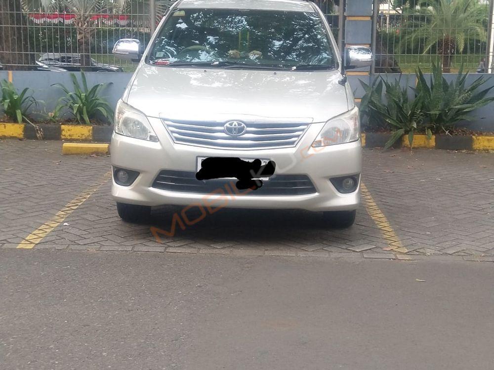 Mobil Toyota Kijang Innova 2013