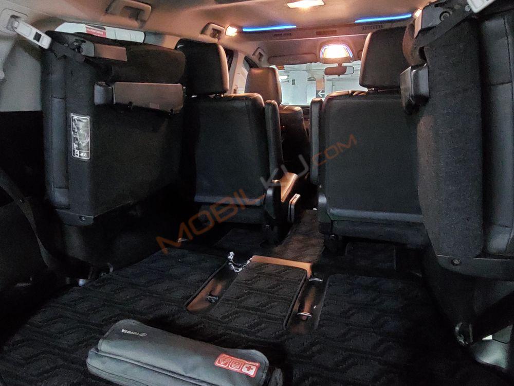 Mobil Toyota Kijang Innova 2018