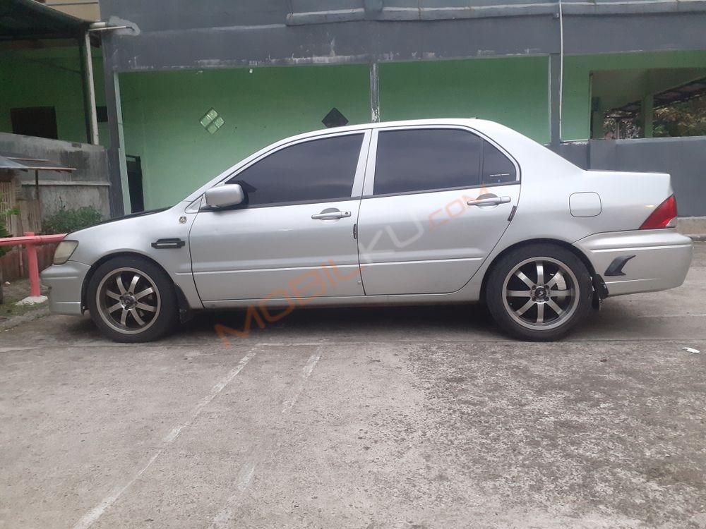 Mobil Mitsubishi Lancer 2003