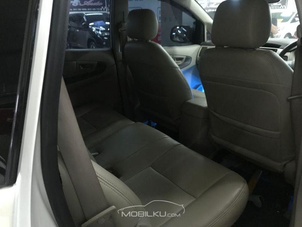 Mobil Toyota Kijang Innova 2013