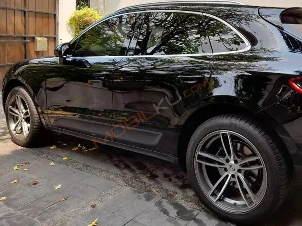 Mobil Porsche Macan 2015