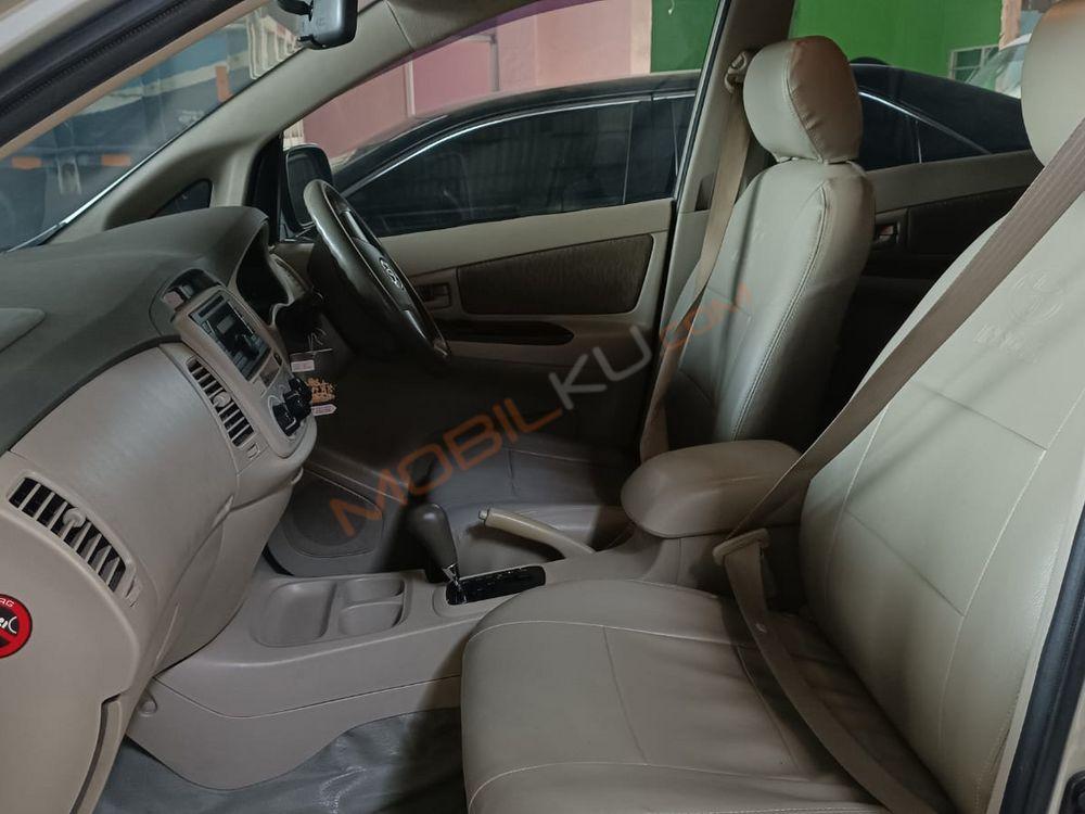 Mobil Toyota Kijang Innova 2014