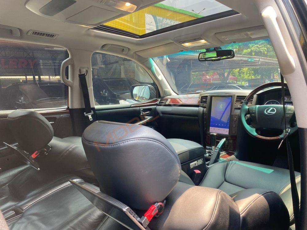 Mobil Lexus LX 2011