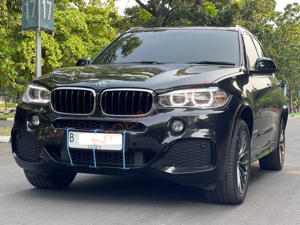 Mobil BMW X5 2015