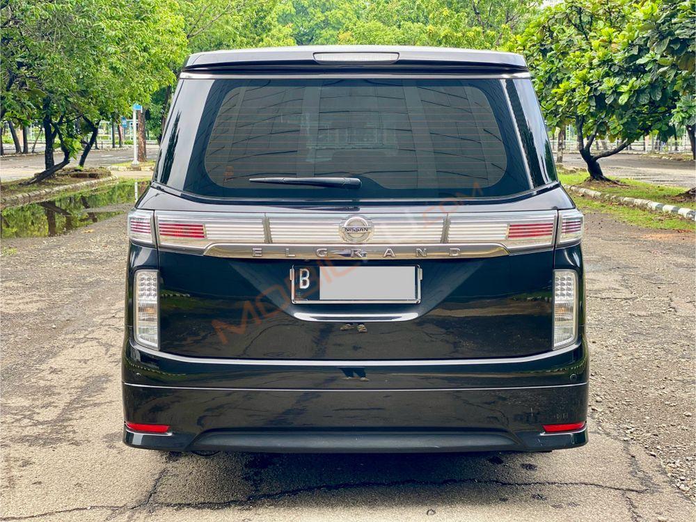 Mobil Nissan Elgrand 2014