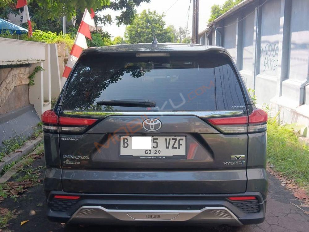 Mobil Toyota Kijang Innova 2023