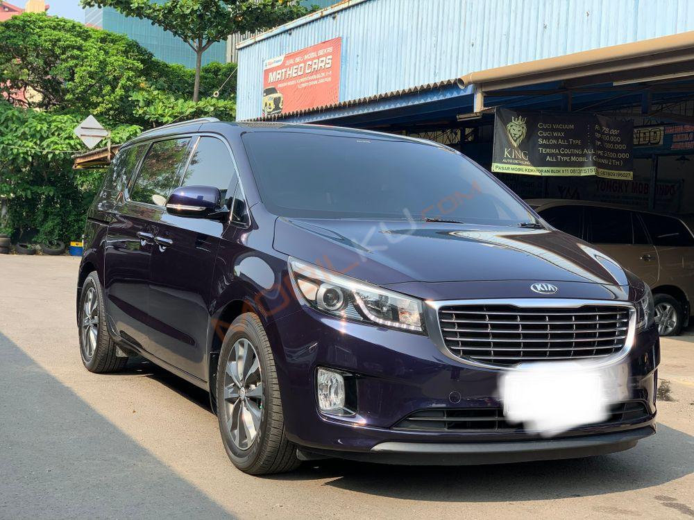 Mobil Kia Sedona 2017
