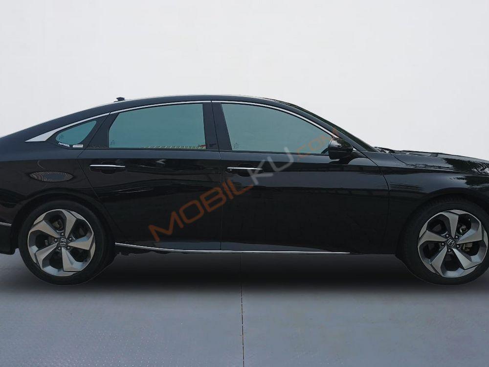 Mobil Honda Accord 2020