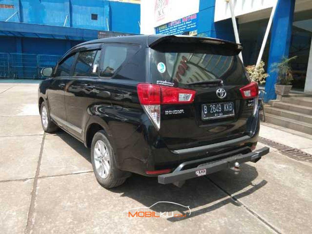 Mobil Toyota Kijang Innova 2017
