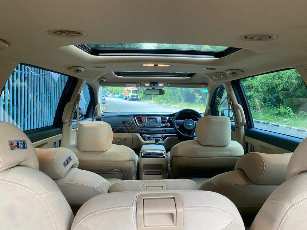 Mobil Kia Sedona 2017
