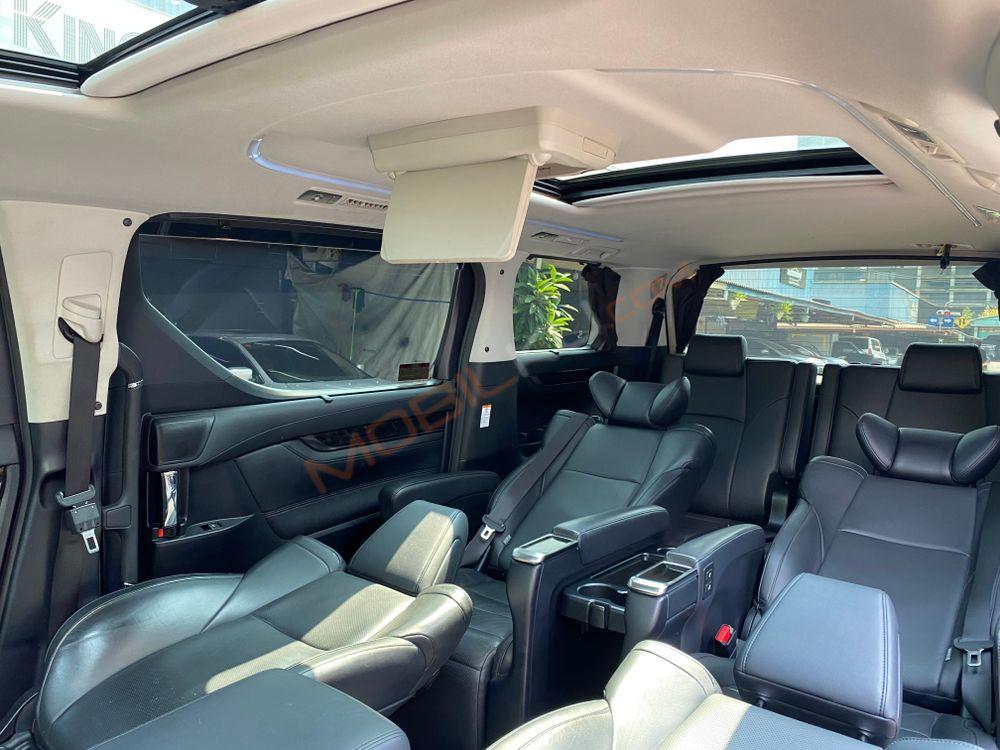 Mobil Toyota Vellfire 2016