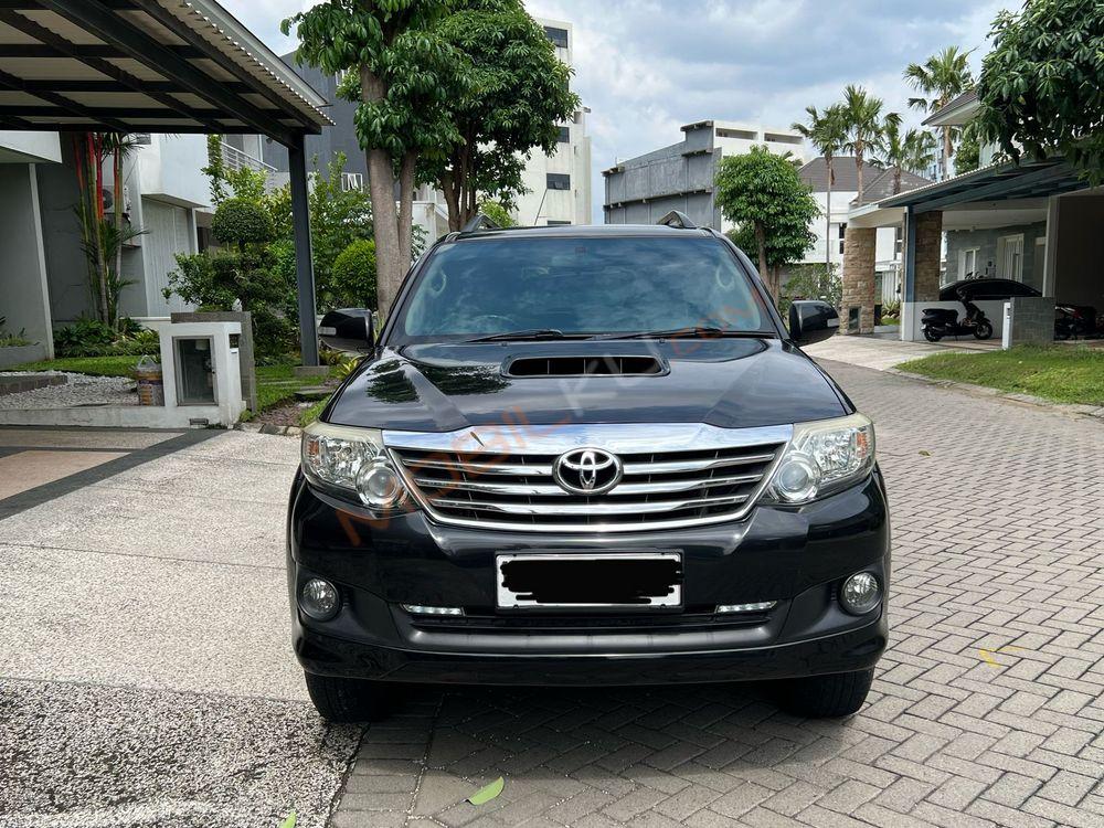 Mobil Toyota Fortuner 2011