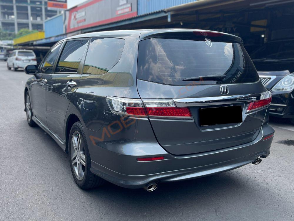 Mobil Honda Odyssey 2012