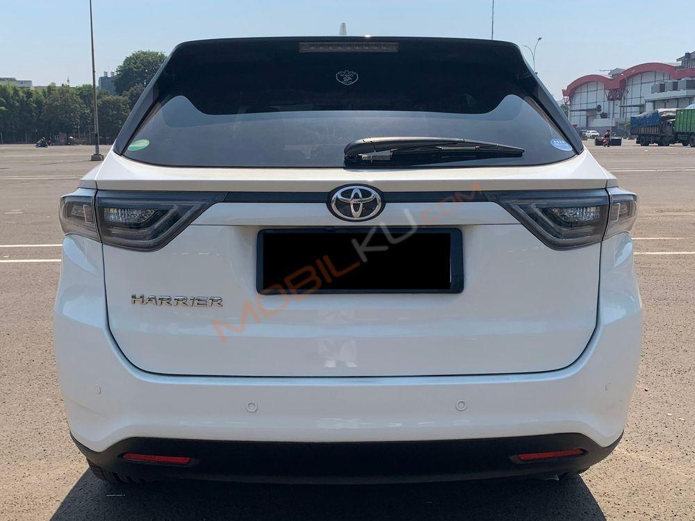 Mobil Toyota Harrier 2014