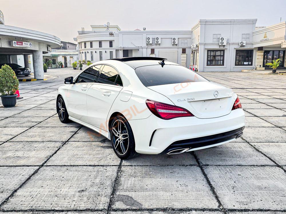 Mobil Mercedes-Benz CLA 2016