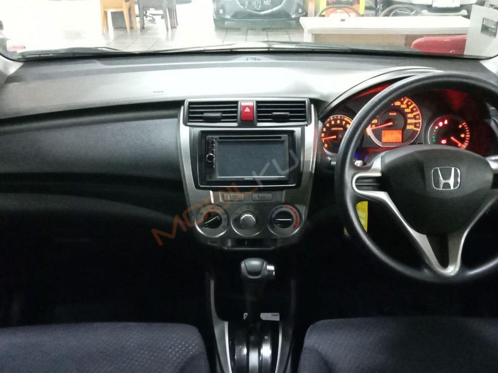 Mobil Honda City Sedan 2010