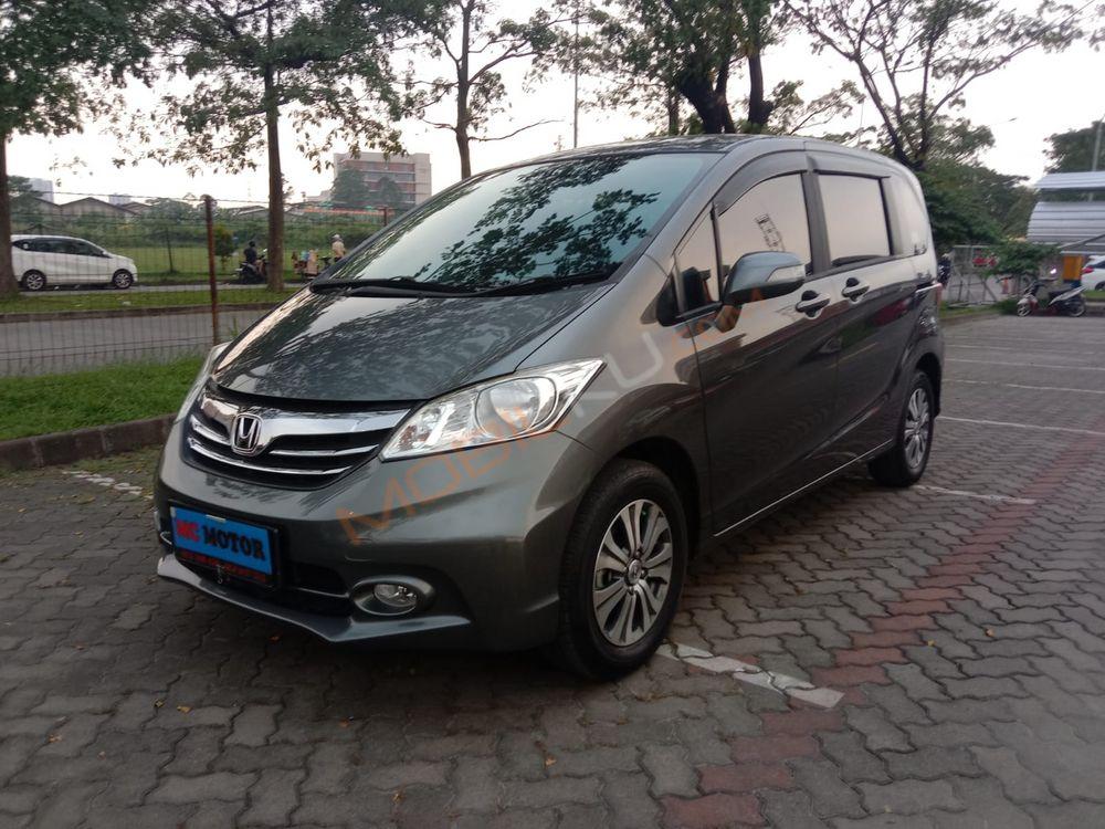 Mobil Honda Freed 2013
