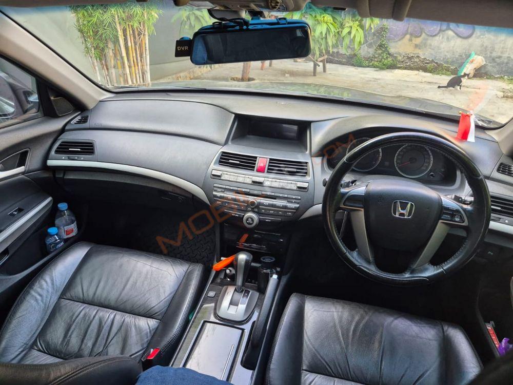 Mobil Honda Accord 2011